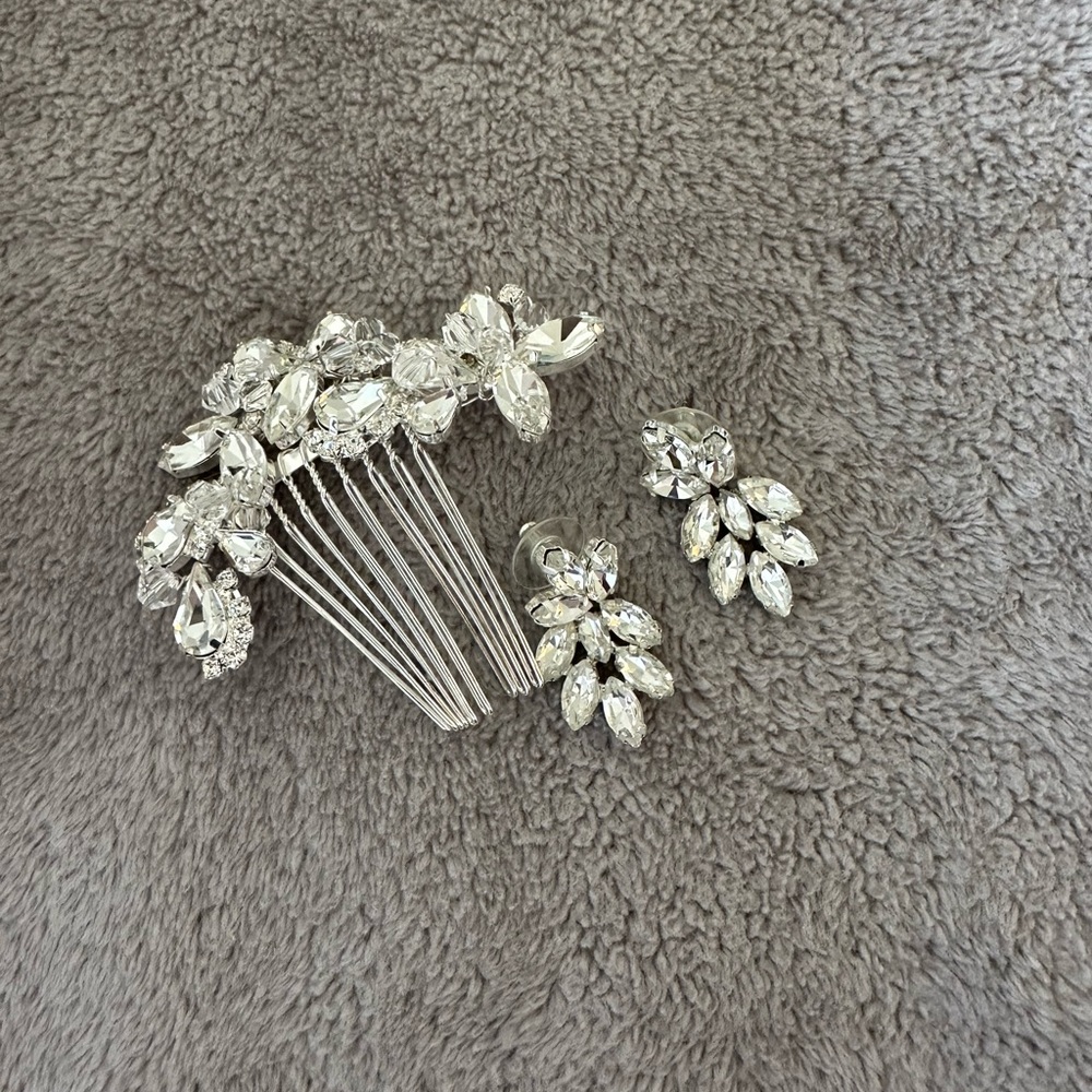 Dareth Colburn Wedding Earrings and Bridal Hair Clip - Picture 2 of 2
